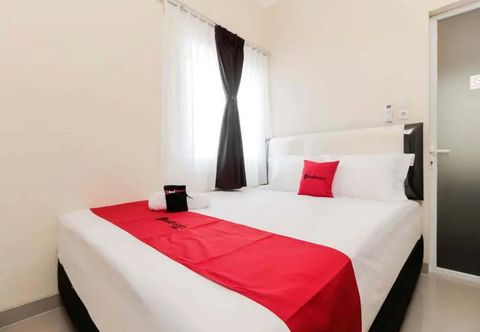Bedroom RedDoorz near Soekarno Hatta Airport