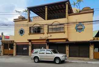 Bên ngoài 4 RedDoorz at Casa Marabella Villamonte Bacolod City