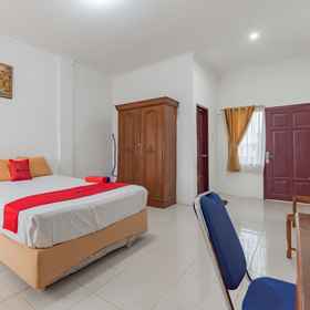 Bedroom 1 RedDoorz near Samarinda Square, Pondok Pesantren Shuffah Hizbullah 호텔