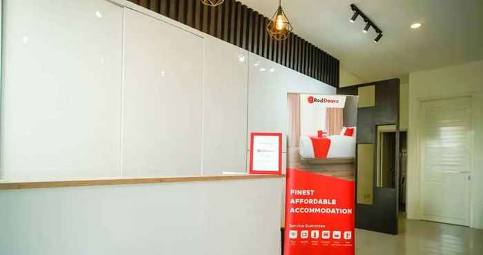 Lobby RedDoorz @ Bukit Palma Surabaya