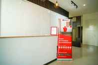 Lobby RedDoorz @ Bukit Palma Surabaya