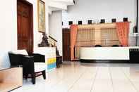 Lobby Pertiwi Homestay Near Museum Angkut Batu Mitra RedDoorz