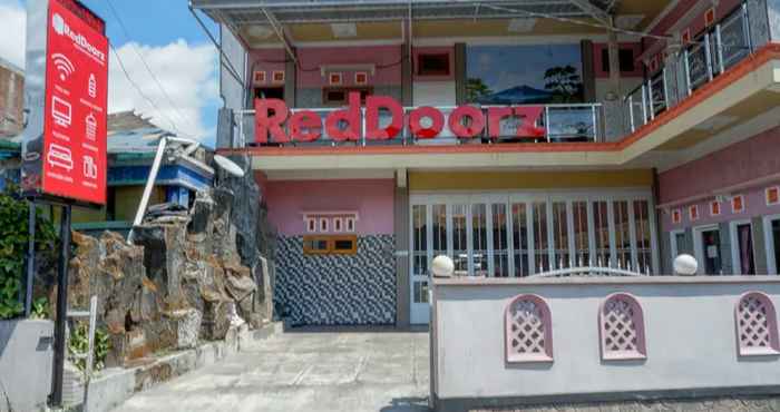 Lobby RedDoorz near Desa Wisata Tambi Dieng