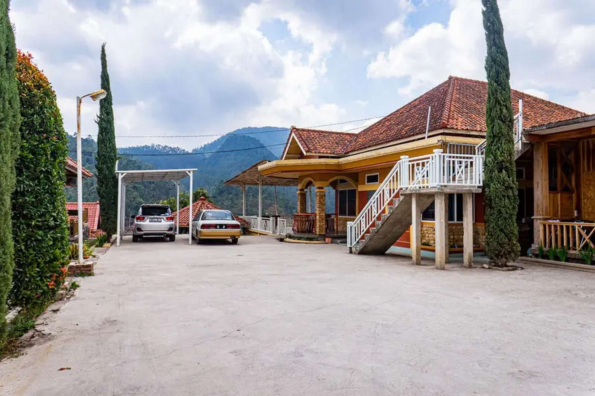 RedDoorz near Kawah Putih Ciwidey - Hotel dekat Glamping Lakeside