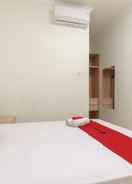 BEDROOM RedDoorz Syariah @ Cinere Depok