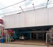 Exterior 6 RedDoorz Syariah @ Cinere Depok