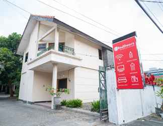 Khác 2 RedDoorz near Rumah Sakit Baptis Kediri