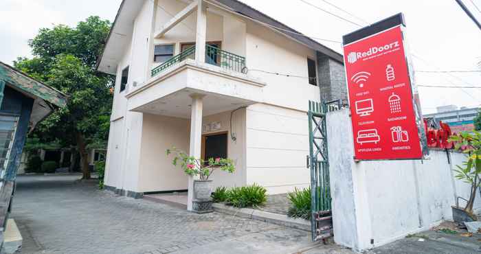 Lainnya RedDoorz near Rumah Sakit Baptis Kediri