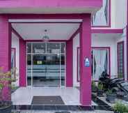 Exterior 7 RedDoorz Near Uniska Banjarmasin