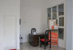 Lobi 4 RedDoorz Syariah near Suncity Mall Madiun