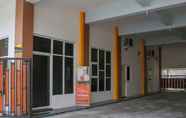 Others 2 RedDoorz Syariah near Suncity Mall Madiun