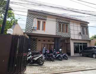 Exterior 2 RedDoorz Syariah near UNTAG Banyuwangi