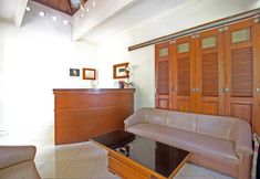 Lobby 4 RedDoorz plus @ Tegal Panggung