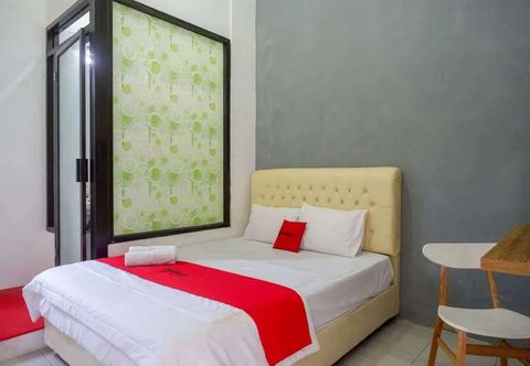 Bedroom RedDoorz Syariah near Alun Alun Kajen