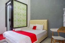 Bedroom RedDoorz Syariah near Alun Alun Kajen