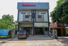 Exterior RedDoorz Syariah near Alun Alun Kajen