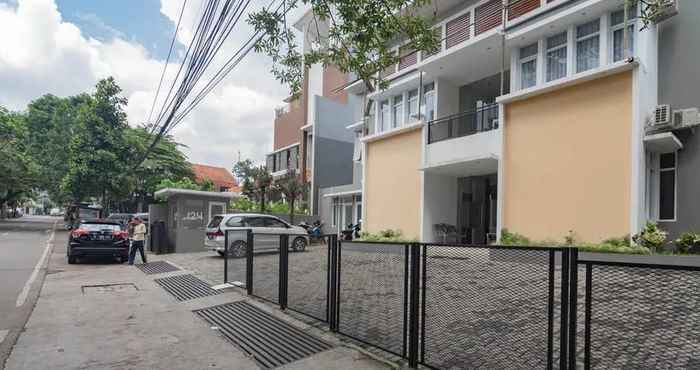 Luar Bangunan Hotel Sukahaji Street Bandung Redpartner