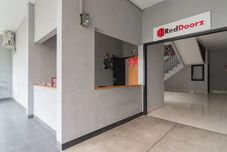 Lobby RedDoorz near Exit Toll Pasteur 4
