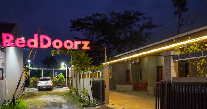 Lainnya RedDoorz Syariah near Exit Tol Pemalang Comal 2