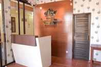 Lobby ReDDoorz near Terminal A Adisucipto Airport