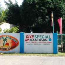 Bangunan 4 RedDoorz at July's Haven Seaside Pension Camiguin