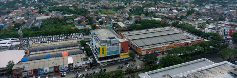 Lobby Cozy and Best Deal Studio Transpark Bintaro Apartment By Travelio