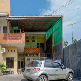 Exterior / Building 8 RedDoorz Syariah near Kawasan Simpang Lima Pati, โรงแรม & ที่พัก Loket Sari Mustika Selatan