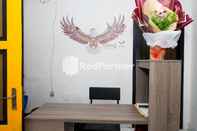 Lobby Ninja Room Pasteur Mitra RedDoorz