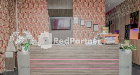 Lobi 2 Hotel Wahaha RedPartner