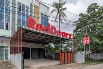 Exterior 4 RedDoorz near Palembang Trade Center 4