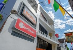 기타 6 RedDoorz Plus near Pasar Gede Solo