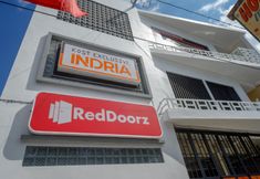 기타 7 RedDoorz Plus near Pasar Gede Solo