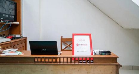 Lobby 2 RedDoorz @ Aralia Harapan Indah