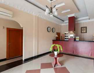 Lobby 2 Urbanview Hotel Syariah Residence Medan by RedDoorz