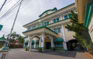 ภายนอกอาคาร 5 RedDoorz Plus near Alun Alun Kejaksan Cirebon