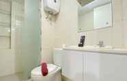 In-room Bathroom 6 Homey and Spacious 3BR at Springlake Summarecon Bekasi Apartment By Travelio