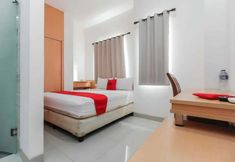 Bilik Tidur 7 RedDoorz Plus Near Galaxy Bekasi