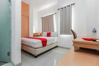 Bedroom 4 RedDoorz Plus Near Galaxy Bekasi