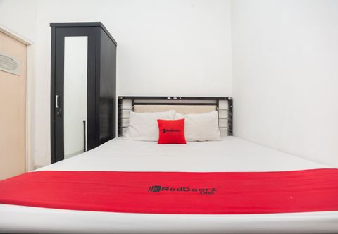 寝室 RedDoorz Syariah near Grand Galaxy Park