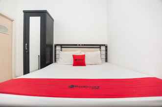 Kamar Tidur 4 RedDoorz Syariah near Grand Galaxy Park