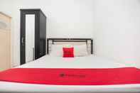 Bedroom RedDoorz Syariah near Grand Galaxy Park