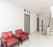 Lainnya 7 RedDoorz Syariah near Grand Galaxy Park