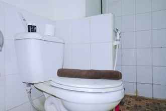 Toilet Kamar 4 Best Location Studio Apartment at 2nd Floor Jarrdin Cihampelas By Travelio