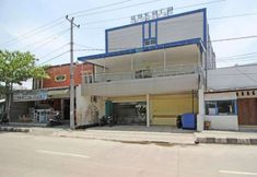 Others 5 RedDoorz near UNS Solo