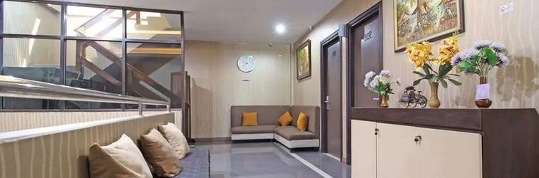 Lobby RedDoorz near UNS Solo