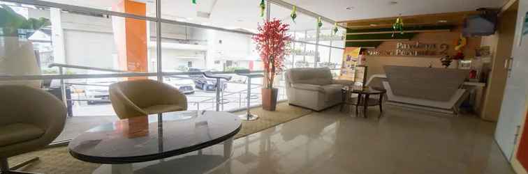 Lobi RedDoorz Apartment near Bundaran Satelit Surabaya 2