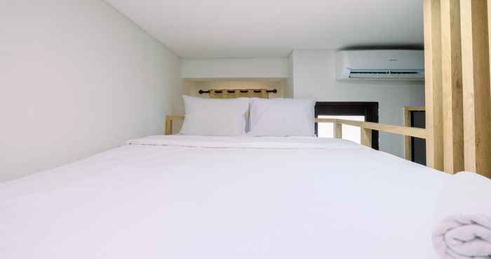 Kamar Tidur Good Deal and Minimalist Studio Transpark Cibubur Apartment By Travelio