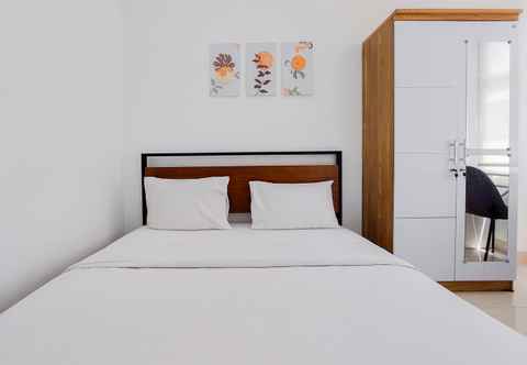 Bilik Tidur Warm and Homey Studio Room Serpong Garden Apartment By Travelio