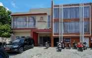 Exterior 7 RedDoorz @ Hotel Grand Aulia Majene