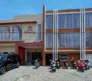 Exterior 7 RedDoorz @ Hotel Grand Aulia Majene